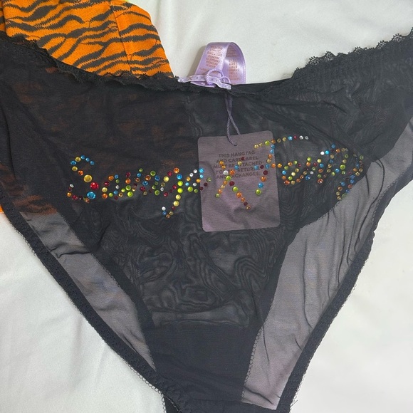 Vibrant Orange and Black Crop Top - Picture 12 of 13